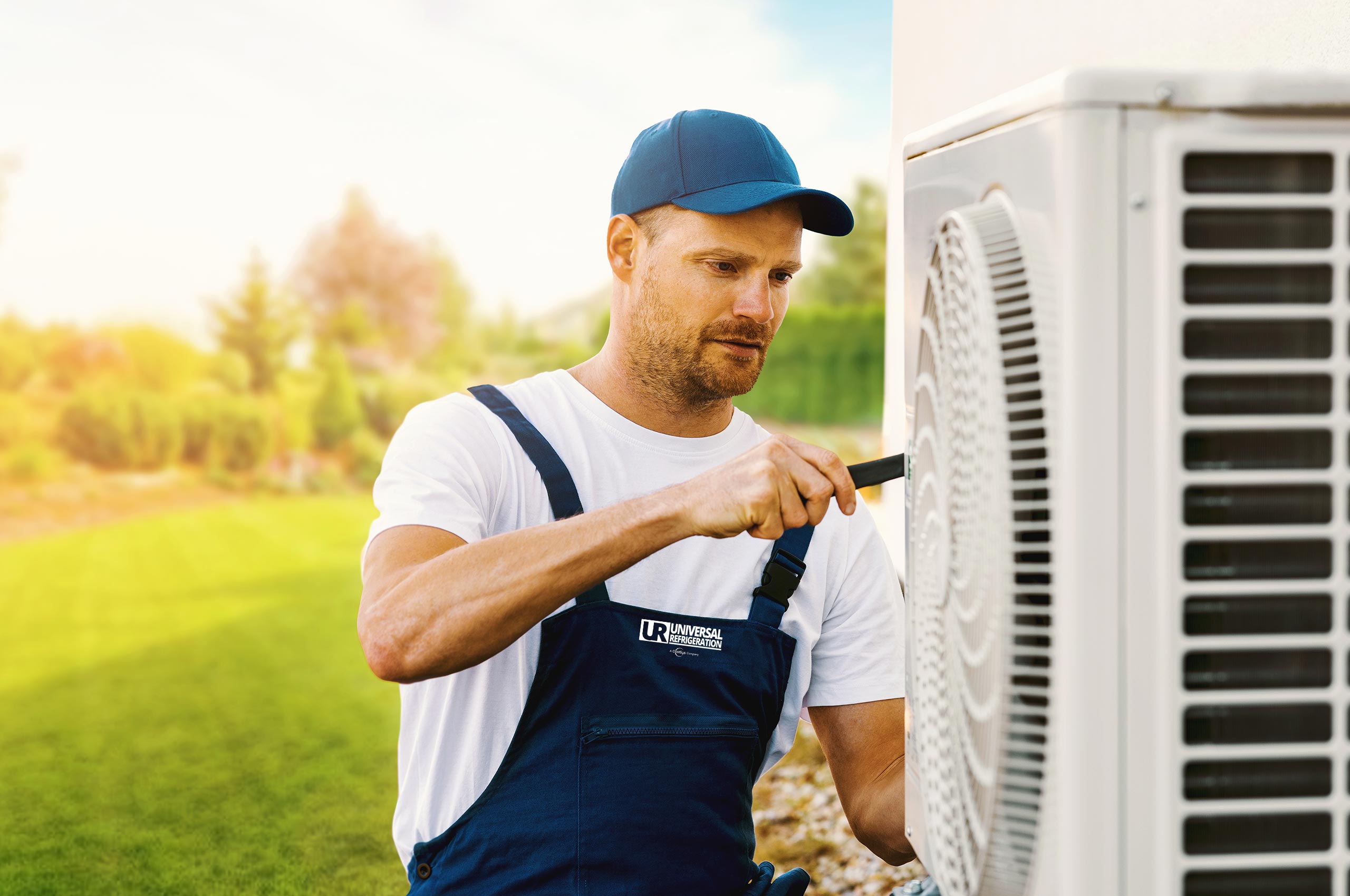 HVAC technician providing maintenance on an AC system that’s not able to cool your home. When your AC isn’t cooling, call Universal Refrigeration.